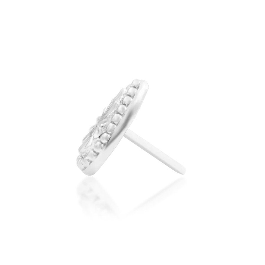 Detail view of the Junipurr Remi end in white gold