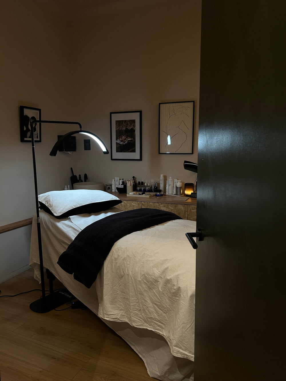 A private treatment room at SHY with a prepared bed and treatment lamp